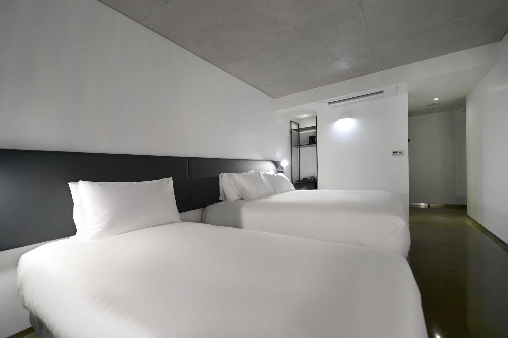 Creto Hotel Myeongdong Сеул Екстериор снимка